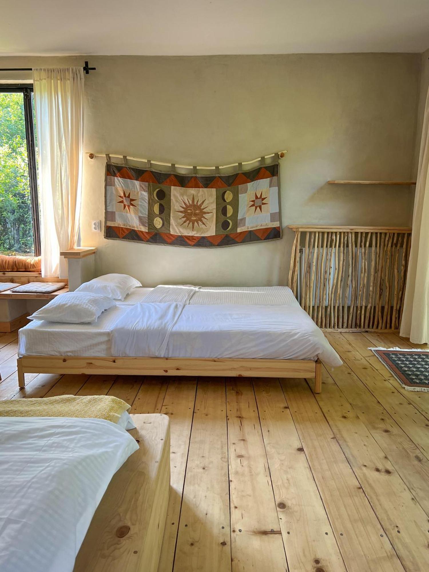 Karma Hostel Martvili Pokoj fotografie